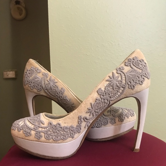 Alexander McQueen Shoes - 🌸FINAL PRICE🌸 Alexander McQueen lace heels Sz. 7